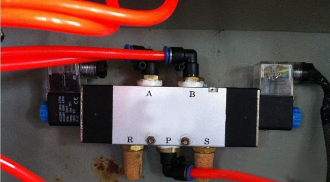 二位五通電磁閥工作原理 二位五通電磁閥工作原理